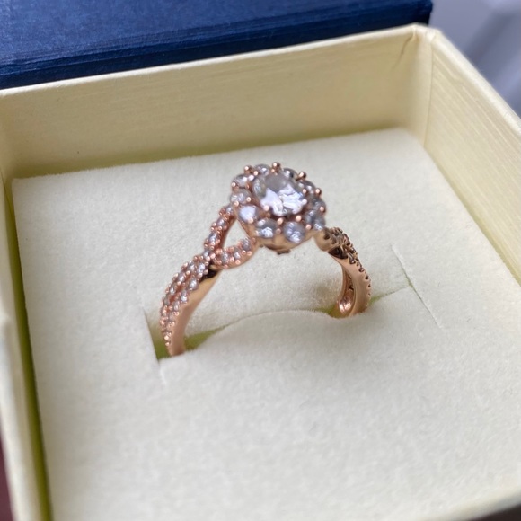 Wedding band and engagement ring set - Picture 2 of 3